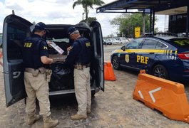 PRF flagra 7.500 carteiras de cigarros Paraguaios em carro com placa de Arapiraca