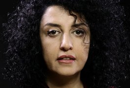 Iraniana vencedora do Nobel da Paz perde 19 kg na prisão e tem tratamento negado após infarto