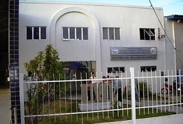 Corpo de homem em decomposição é encontrado dentro de residência, em Arapiraca
