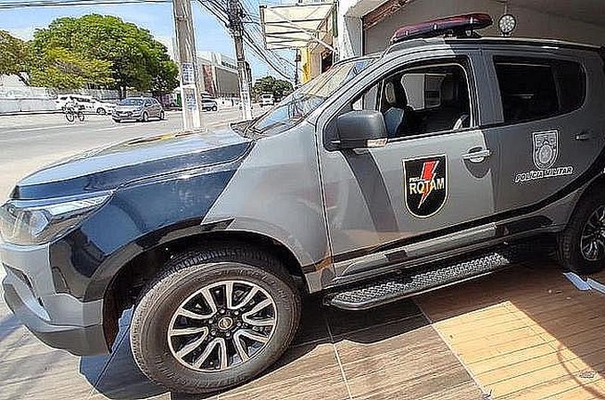 Polícia Militar apreende 13 armas em apartamento no bairro do Farol, em Maceió
