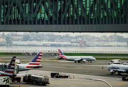 Avião aborta decolagem para evitar colisão em aeroporto de Nova York