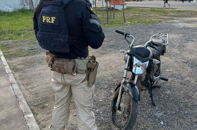 Motocicleta roubada é encontrada às margens de rodovia em Colônia Leopoldina