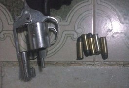 Homem é flagrado com arma de fogo em bar no Povoado Canaã em Arapiraca