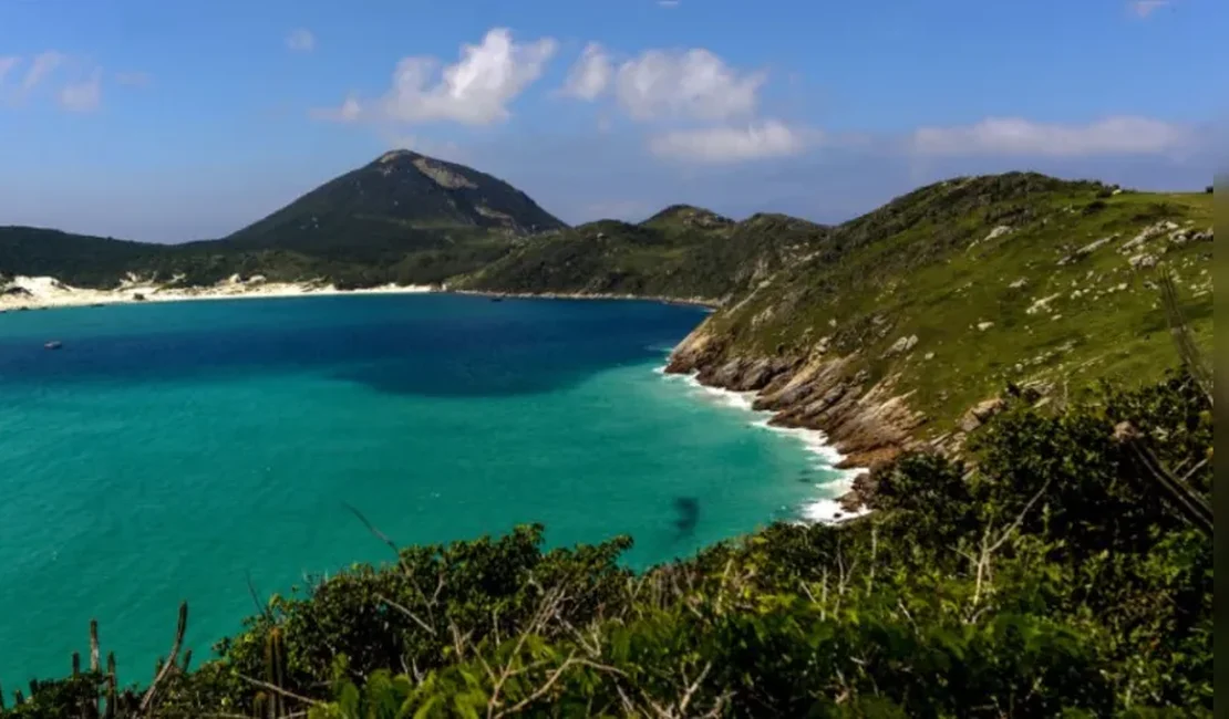 Homem morre após ser atingido por raio em praia