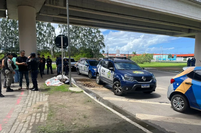 Operação no viaduto da antiga PRF retira barracos e prende quatro suspeitos em Maceió