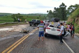 Acidente na BR-104 deixa mortos e feridos próximo a São José da Laje
