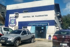 Mãe é detida em flagrante tentando enforcar a filha de 1 ano