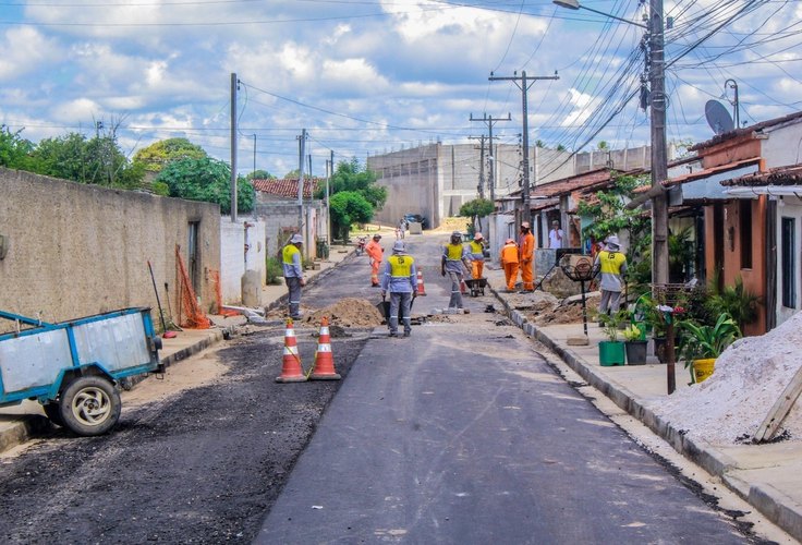 Ação conjunta entre Governo de Alagoas e Prefeitura de Penedo beneficia Campo Redondo com pavimentação em asfalto