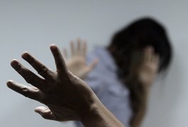 Vocalista de banda alagoana é apontado como autor de agressões contra mulheres; cantor nega