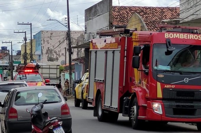 Incêndio atinge cozinha de residência em Arapiraca e mobiliza Corpo de Bombeiros