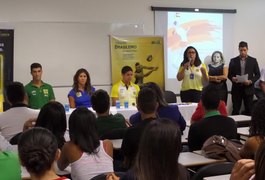 Atletas do Vôlei de Praia compartilham experiências com alunos em Maceió