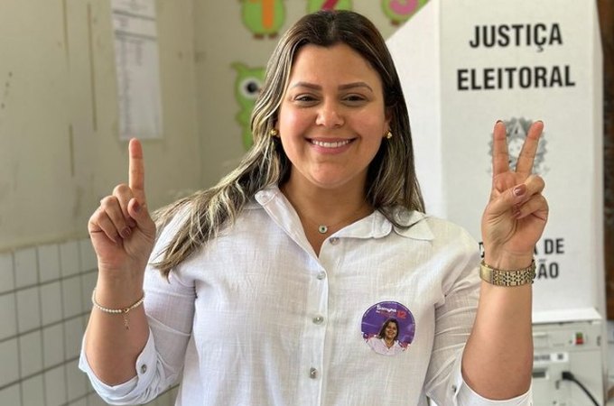 Samyra do Basto vota e expressa confiança nas urnas em sua trajetória política em Girau do Ponciano