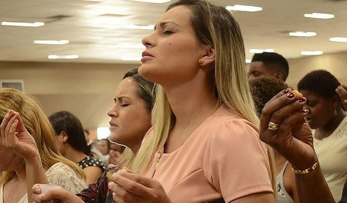 Depois de 'doar tudo' para a Universal, Andressa Urach move ação para receber 15% do faturamento da igreja