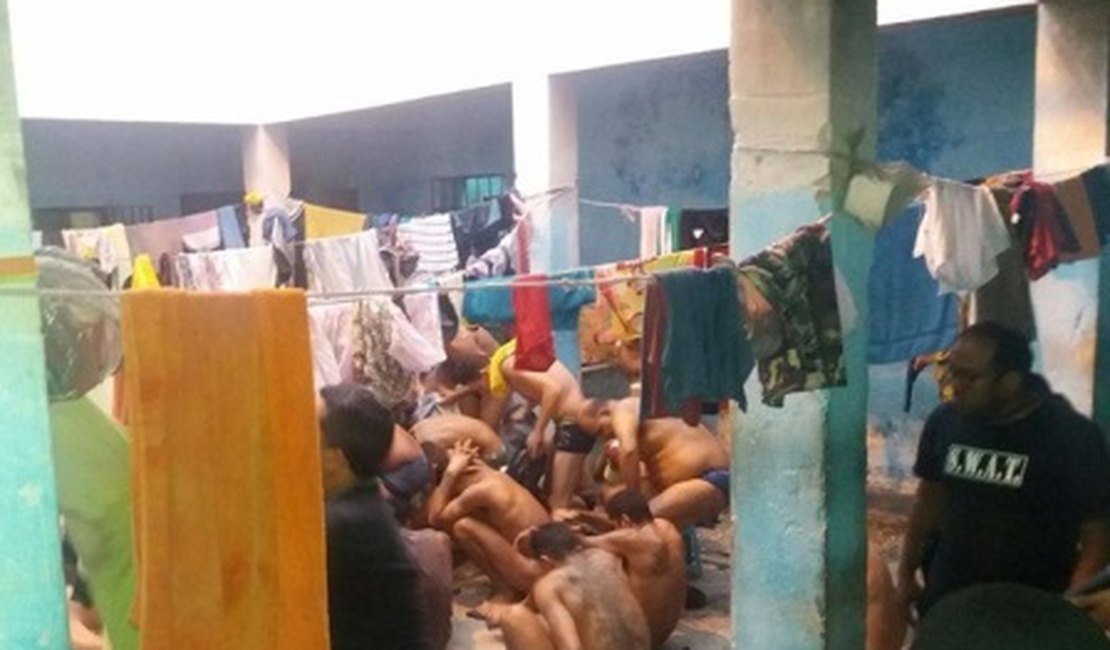 Celulares e drogas são encontrados durante revista em carceragem de Delmiro Gouveia