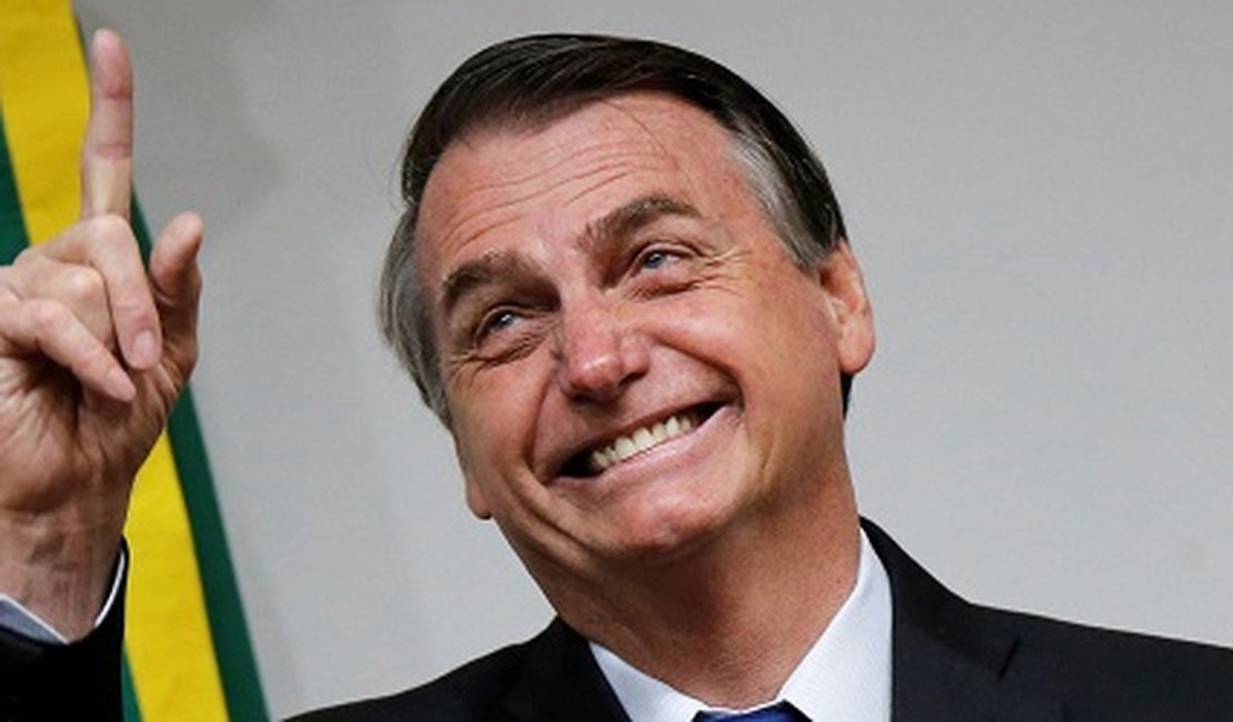 Pesquisa aponta ampla vantagem de Bolsonaro sobre adversários