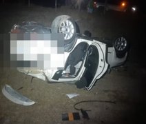 Após capotamento, carro cai de ponte e motorista fica ferido na AL-220, em Piranhas