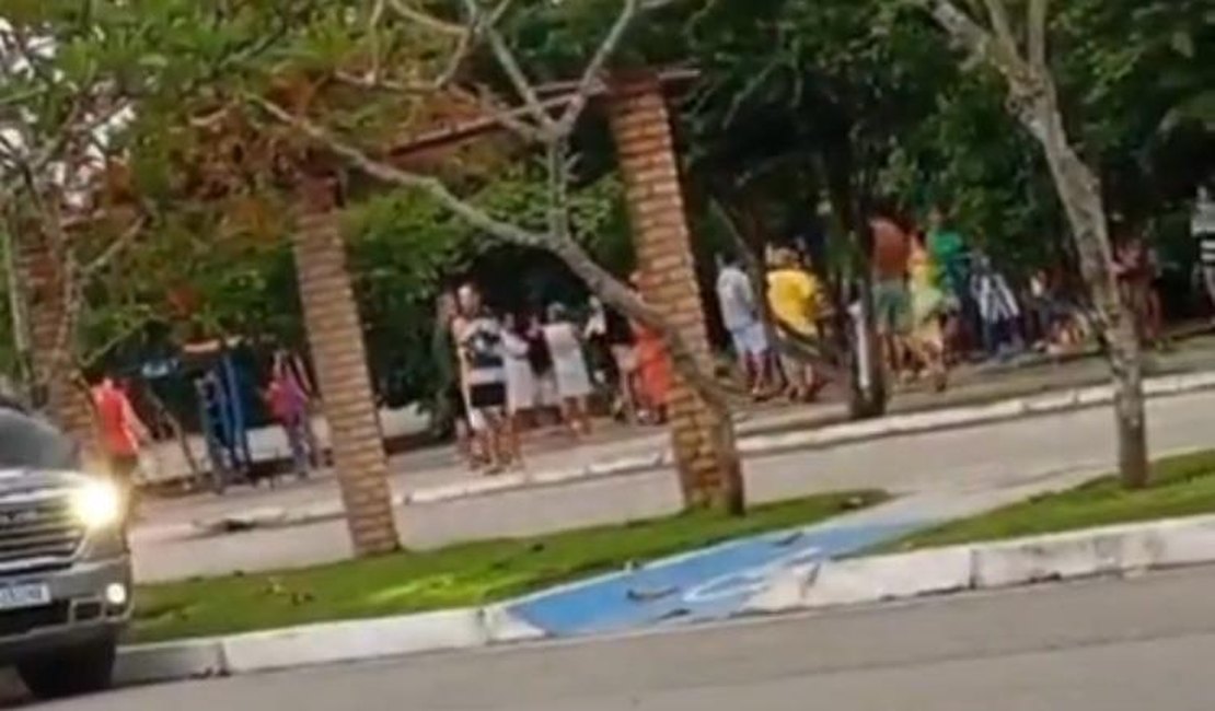 Criminosos em motocicleta atiram contra homem, que é atingido por três disparos, em Arapiraca