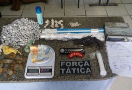 PM apreende drogas, arma e prende dois suspeitos durante operação em Viçosa