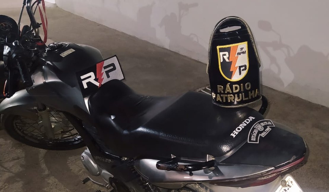 Suspeito tenta fugir da PM, é flagrado com moto roubada, mas liberado na Delegacia de Arapiraca