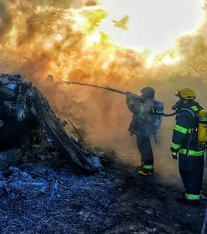 Incêndio deixa carreta totalmente destruída em Ouro Branco