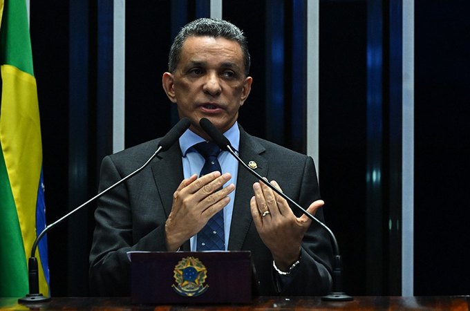 Mecias defende anistia e pede prisão domiciliar para Bolsonaro