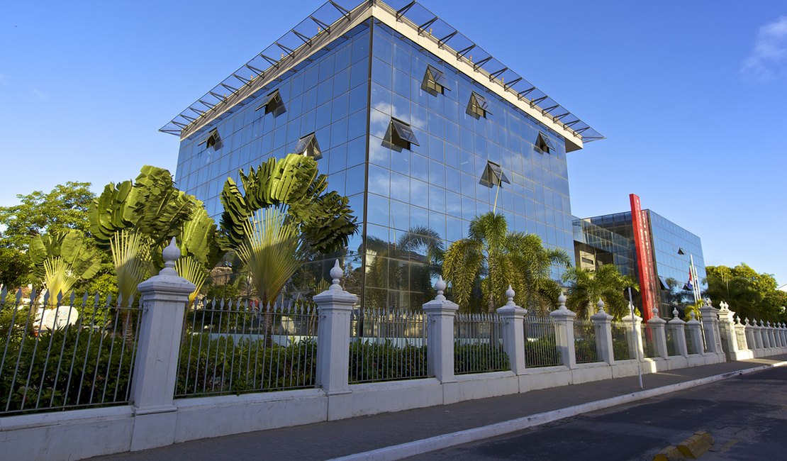 Alagoas deixou de pagar R$ 29 milhões a fornecedores, aponta jornal