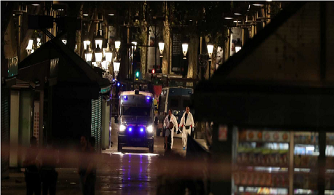 Atentado terrorista deixa 13 mortos e 100 feridos em atentado na cidade de Barcelona