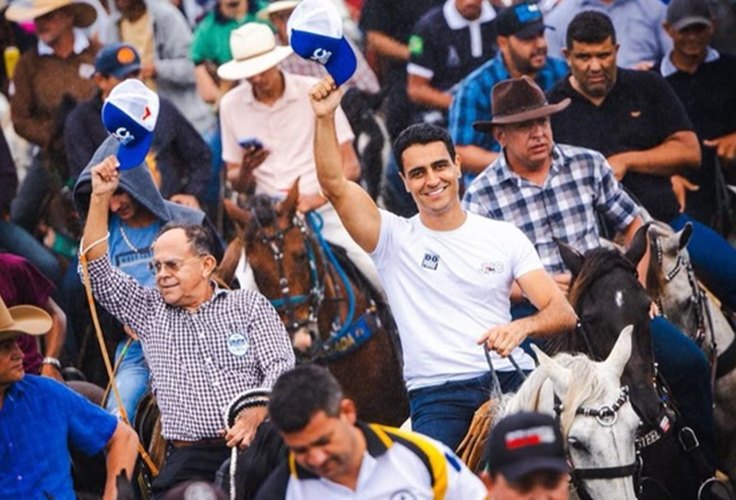 Gilvan Barros celebra o Casamento do Matuto em Girau do Ponciano e estreita ainda mais os laços com seus conterrâneos ao lado de JHC