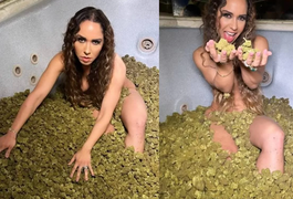 Mulher Melão faz ensaio sensual com 50 kg de maconha e choca internet