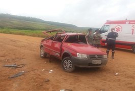 Carro capota na BR 101, próximo à ponte da Usina Sinimbu em Jequiá da Praia