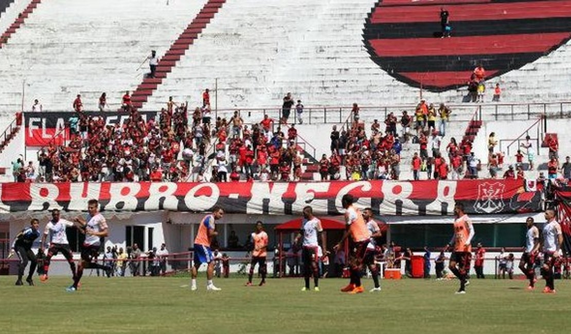 Flamengo treina na Gávea com apoio da torcida, que xinga Ferj