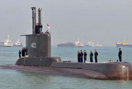 Marinha da Indonésia confirma que submarino afundou após encontrar destroços