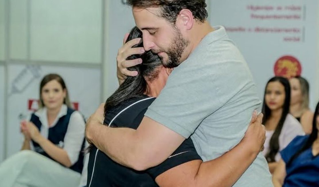 “Agora sou filho de Igreja Nova”, diz Guilherme Lopes ao receber título de cidadania