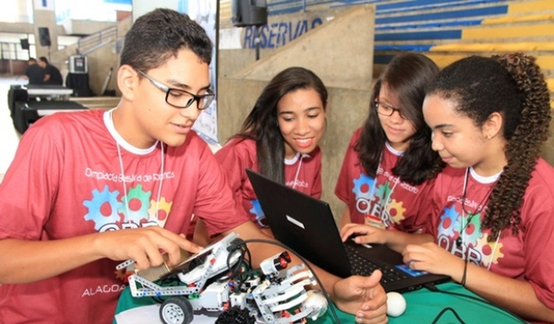 Alunos de escola estadual em Taquarana participam de feira de robótica