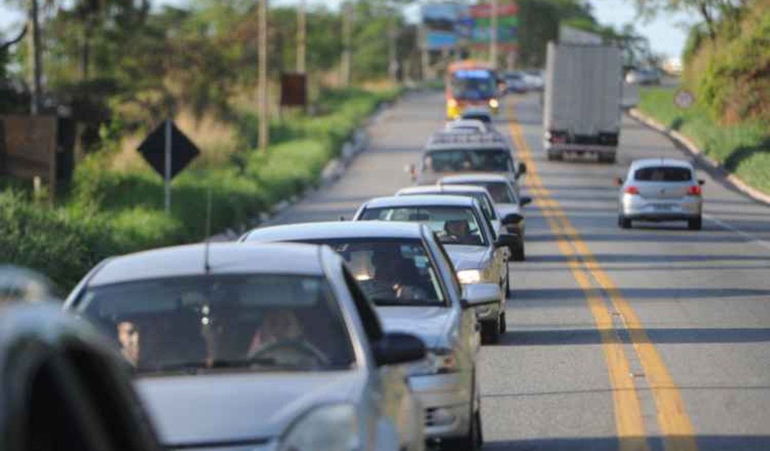 PRF multa 1.442 condutores em AL por infringir a 'lei dos faróis baixos'