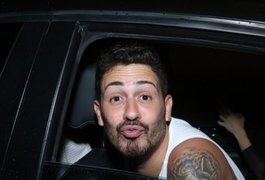 Carlinhos Maia se descuida e deixa escapar parte íntima em vídeo no Instagram