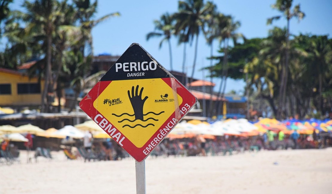 Turista de São Paulo, vítima de afogamento é salvo por guarda-vidas na Praia da Sereia em Maceió