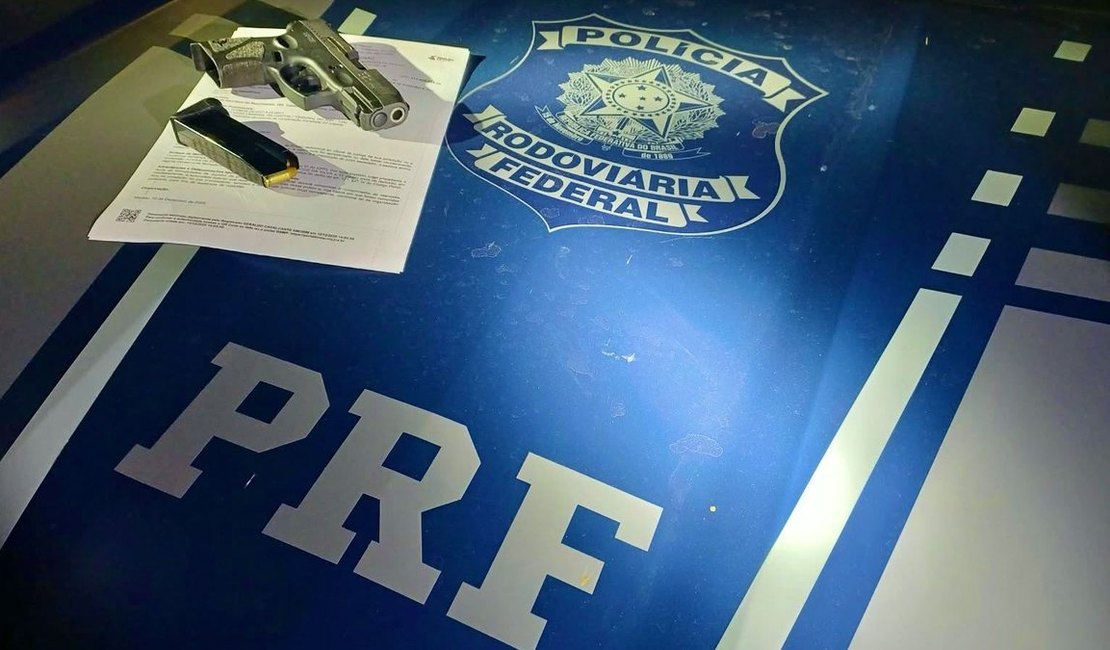 PRF prende homem com mandado de prisão por homicídio e porte ilegal de arma durante operação em Alagoas