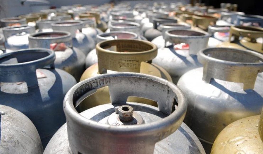 Petrobras reduz preço do gás de cozinha em 4,5%