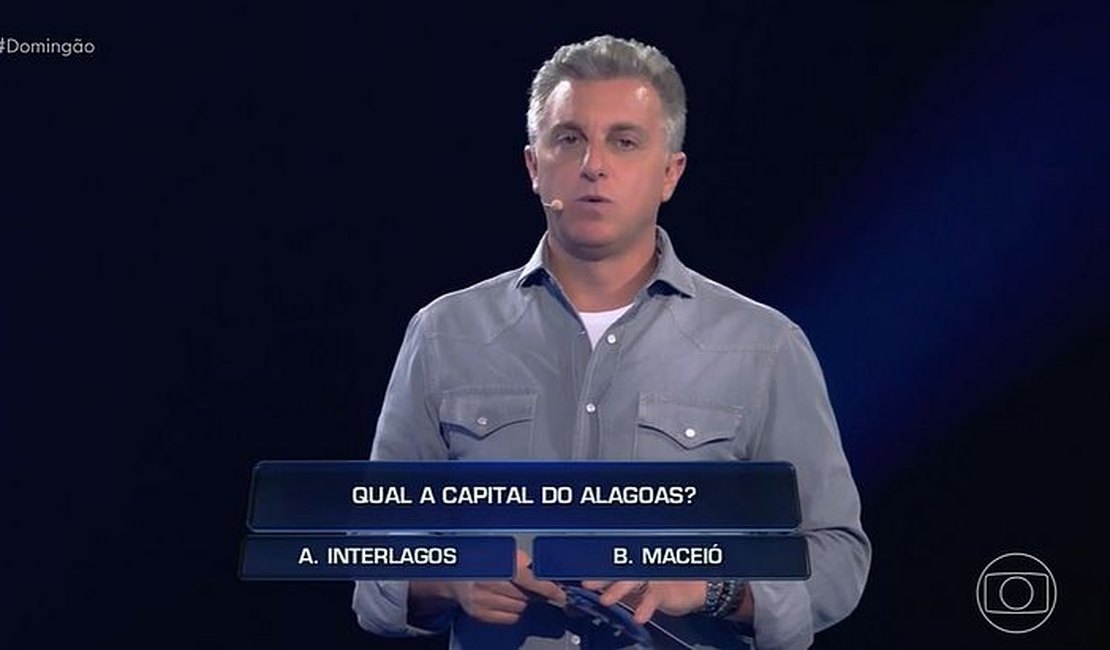 Luciano Huck recebe críticas após erro de português ao falar 'do Alagoas' no Domingão