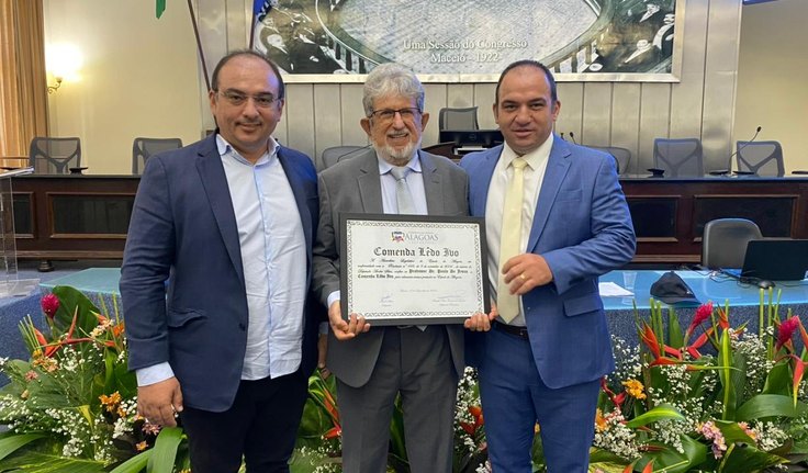 Prefeito Leandro Silva prestigia entrega da Comenda Lêdo Ivo a junqueirense na Assembleia Legislativa
