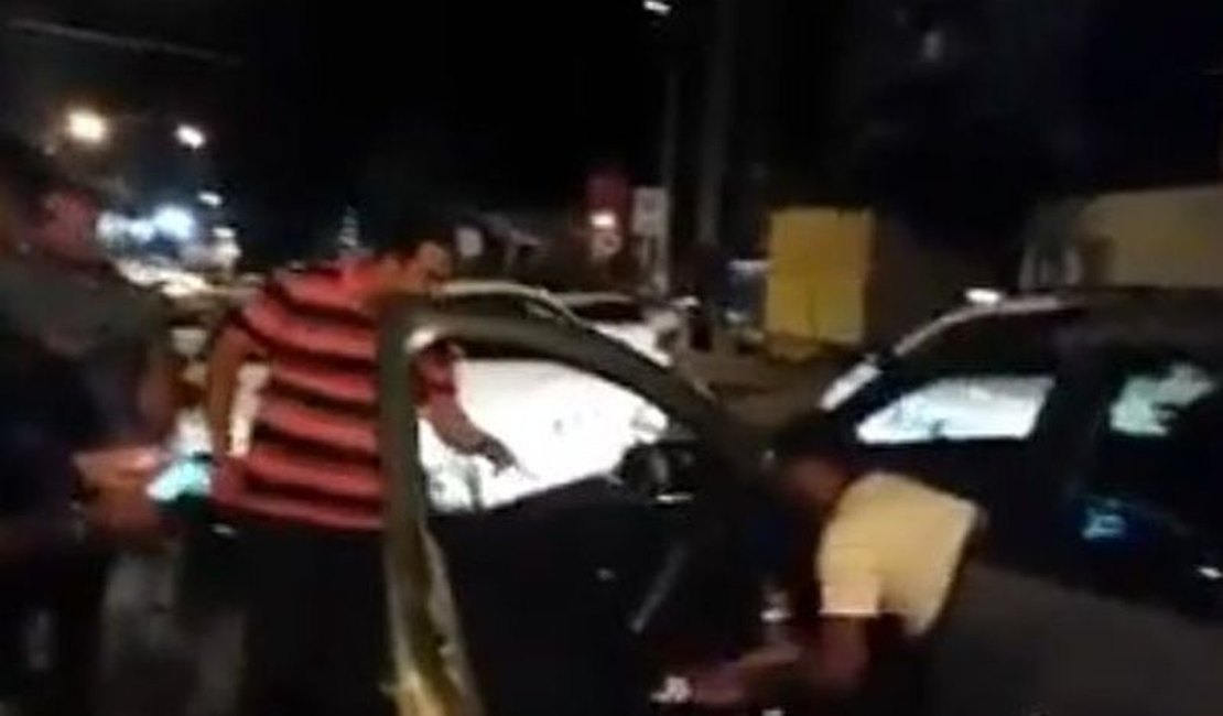 Taxistas passam a bloquear motoristas de Uber para evitar circulação em Maceió