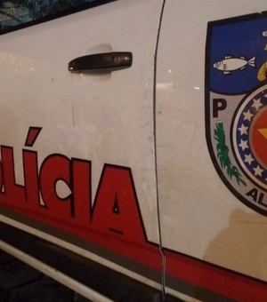 Mulher aciona polícia após companheiro expulsá-la de casa e se trancar com suas filhas em Arapiraca