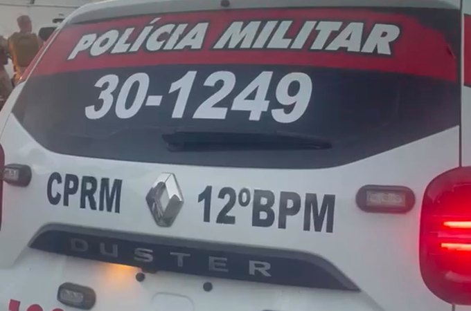 Homem é preso por violência doméstica após mulher e filhos dormirem na varanda de casa, em Maceió