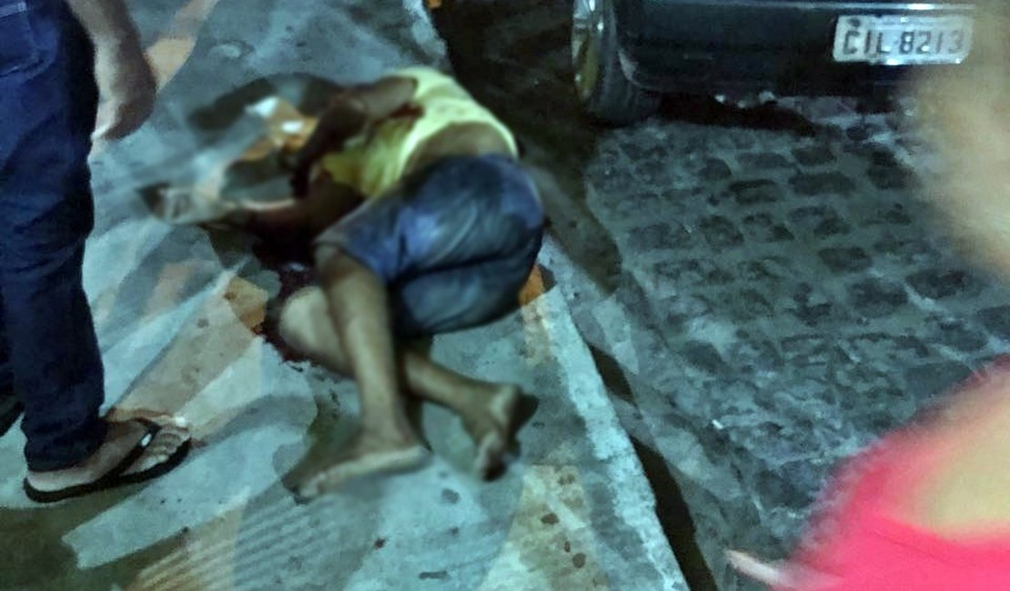 Dois morrem e um fica ferido em tiroteio dentro de bar, no Sertão alagoano