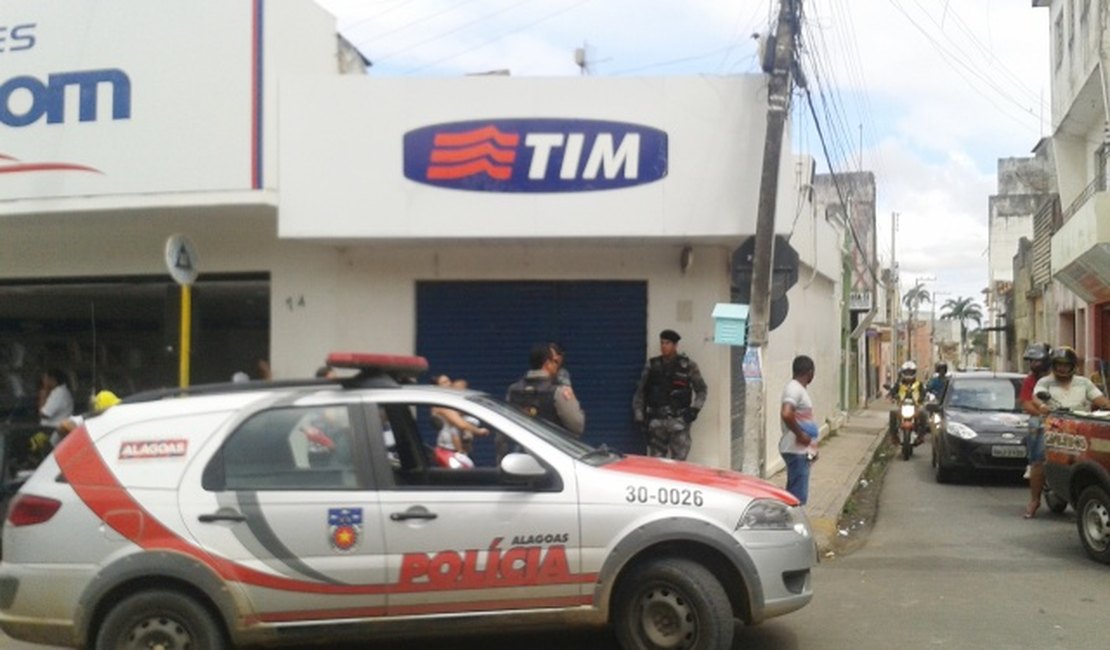 Assaltante se passa por cliente e rouba vários celulares de loja em Palmeira