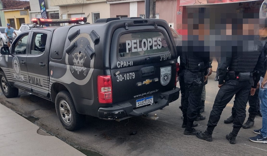 Homem que fugia da PM colide com motociclista em Arapiraca; mulher ficou gravemente ferida