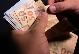 Bancos começam a oferecer o Desenrola, mas atendimento ainda é limitado