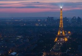 Turista brasileira é estuprada nos jardins da Torre Eiffel