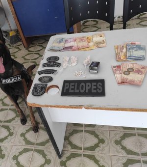 Cão farejador encontra drogas em caixa de verduras e casal é preso em Arapiraca